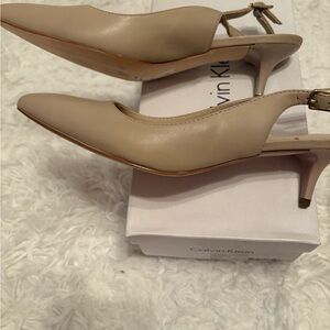 Calvin Klein Women's Tan Slingback Heels
NWT